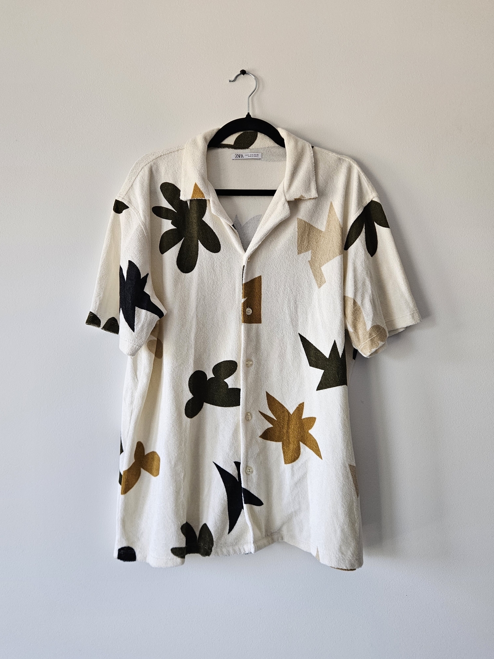 Zara Cream Short-Sleeve Print Button-Up Shirt with Olive and Mustard Shapes
